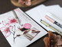 SAKURA Set Creativo Art Kit Flor de Cerezo (Pigma Micron 05, Gelly Roll, Koi coloring y 3 postales A6)